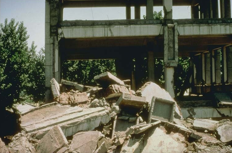 A building in ruins after an earthquake