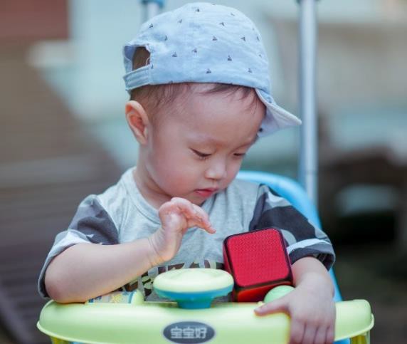 A child wearing blue hat and blue T-shirt.