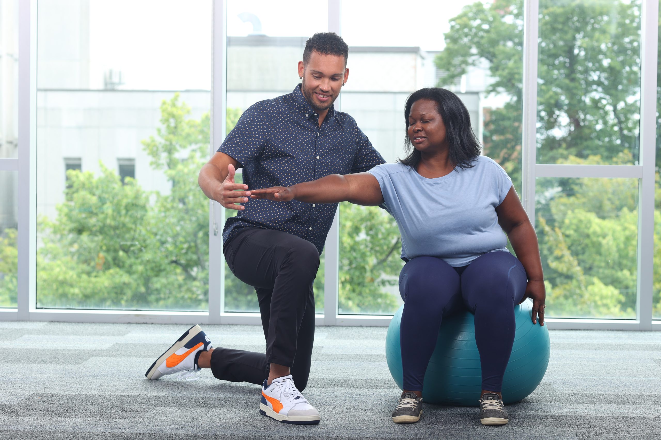 Seated balance on theraball - lateral single arm reach (2)